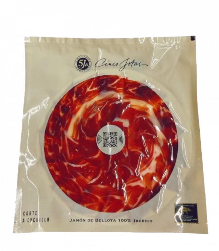 Lonchas de jamón envasadas al vacío en empaque blanco, diseño limpio y sencillo