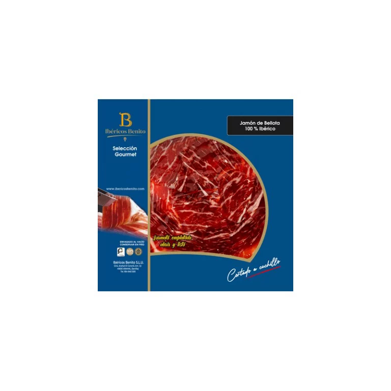 Paquete de Ibéricos Benito Jamón de Bellota 100% Ibérico con un fondo azul y un corte circular en el centro, que revela finas lonchas de jamón ibérico envasadas al vacío, mostrando su color rojo profundo y veteado de grasa. El envase presenta un logo amarillo y una imagen de la pieza de jamón, destacando la calidad premium del producto.