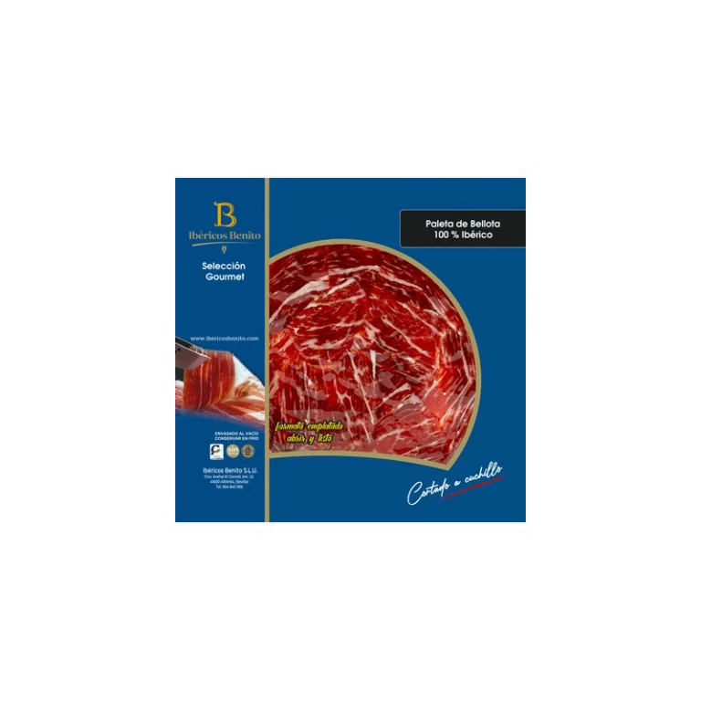 Paquete de Ibéricos Benito Paleta de Bellota 100% Ibérica con un fondo azul y un corte circular en el centro, que revela finas lonchas de jamón ibérico envasadas al vacío, mostrando su color rojo oscuro y veteado de grasa. El envase destaca un logo amarillo y una imagen de la paleta, resaltando la calidad del producto.