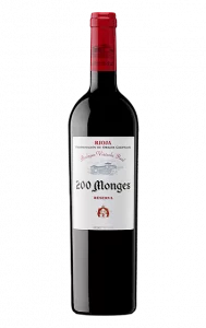 Botella de vino tinto, con cápsula de color rojo, cuerpo de botella color negro. La etiqueta en la botella es de color blanco, escrito 200 monges reserva 2014. Denominación de origen en Rioja.75cl.